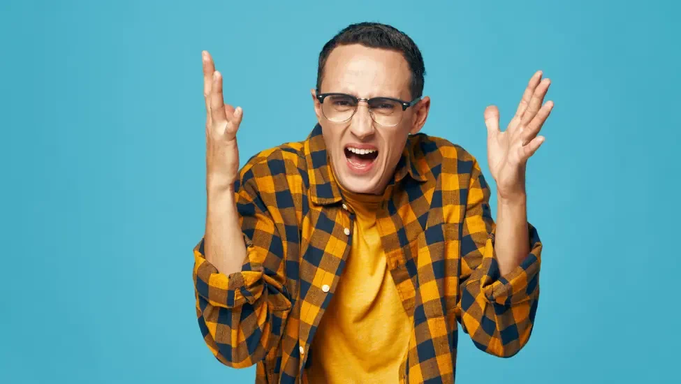 Who Owns Your CMS? спрашивает человек в изумлённой позе